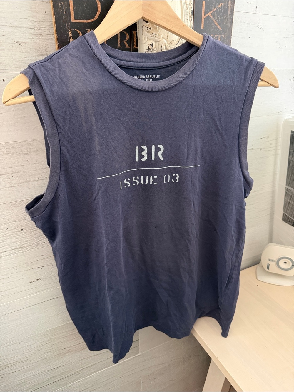 Banana Republic Spring 2003 Vintage Navy Sleeveless Graphic Tee 100% Cotton